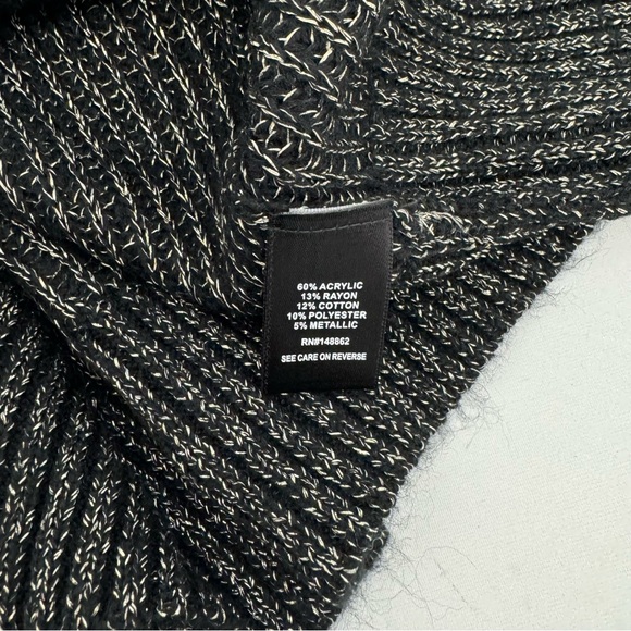 NWT Torrid Lurex Cable Pullover Cold Shoulder Turtle Neck Black Size 1 (14-16) - Picture 13 of 16